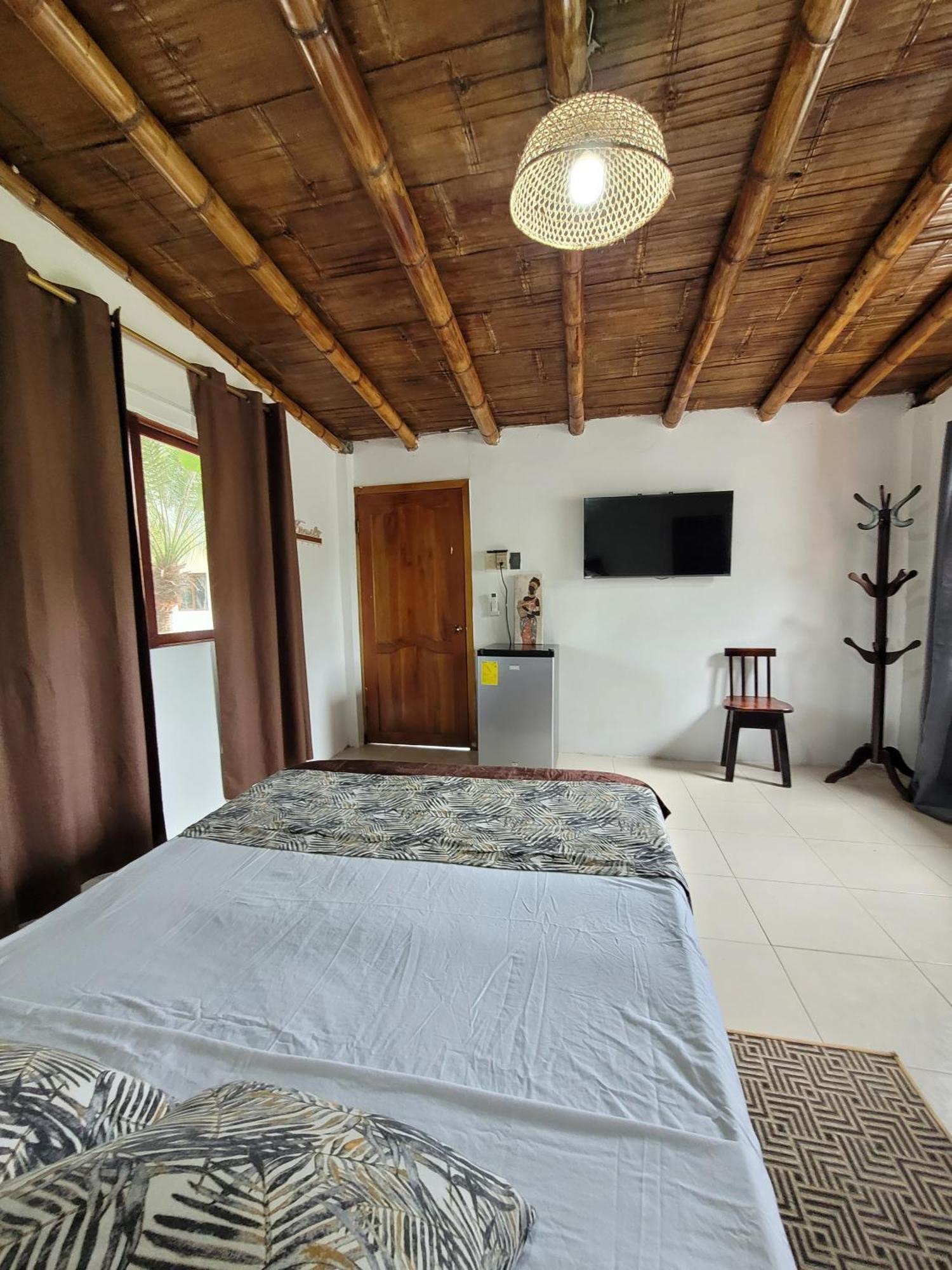 Palmendros Hosteria Монтаньита Экстерьер фото