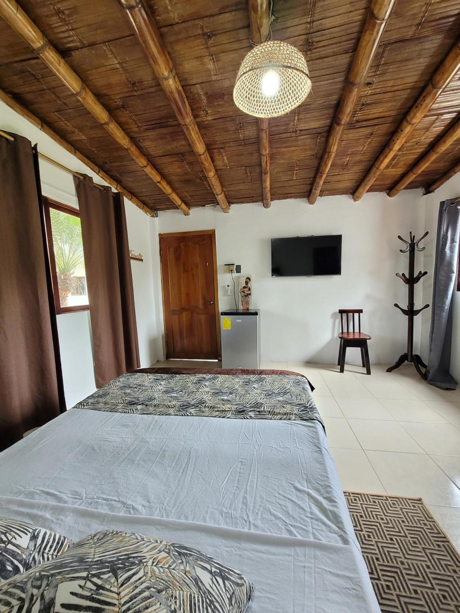 Palmendros Hosteria Монтаньита Экстерьер фото